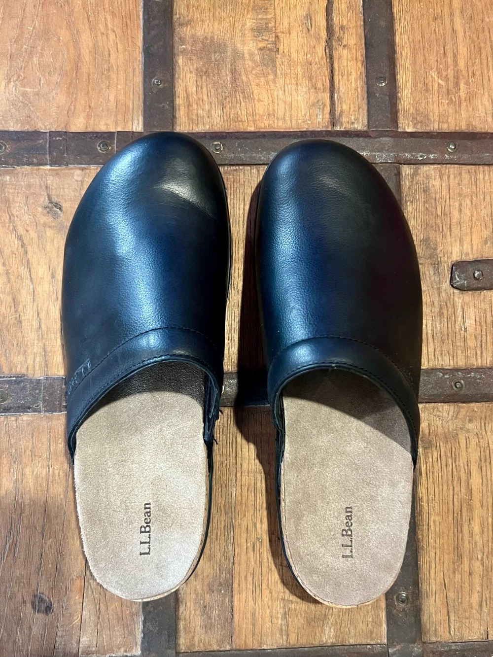 NWOB L.L. Bean Women's Black Leather Slip-On Mule with Tan Sole - Picture 5 of 7